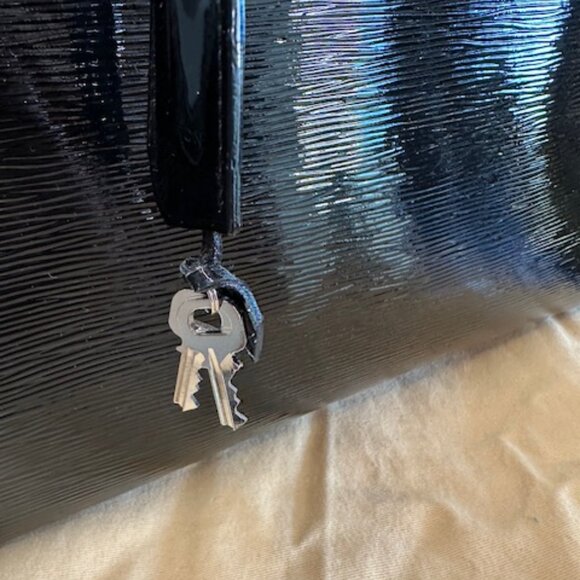 Louis Vuitton Black Epi Leather Pont Neuf GM - Picture 5 of 12